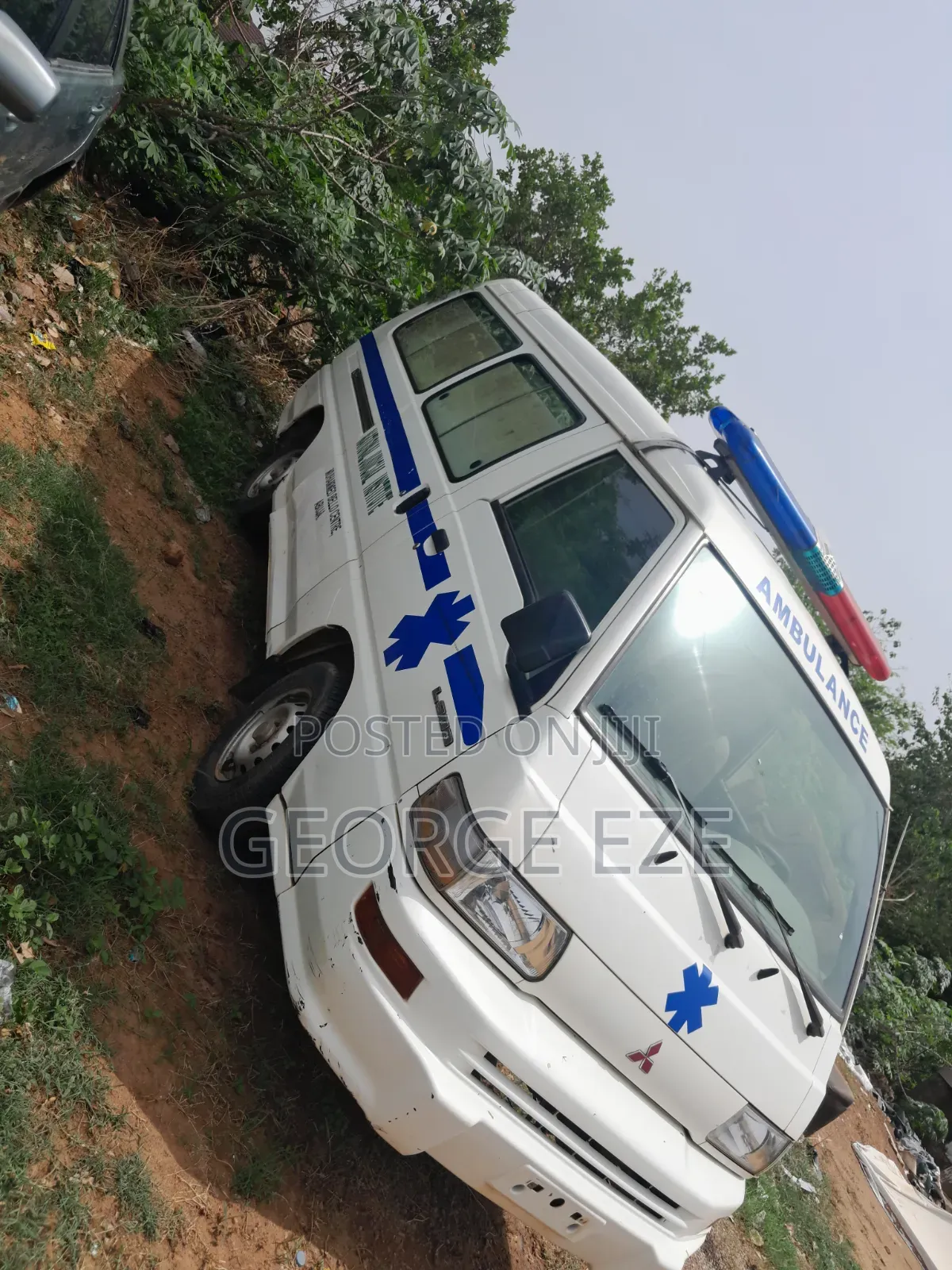 Mitsubishi L300 2007 White