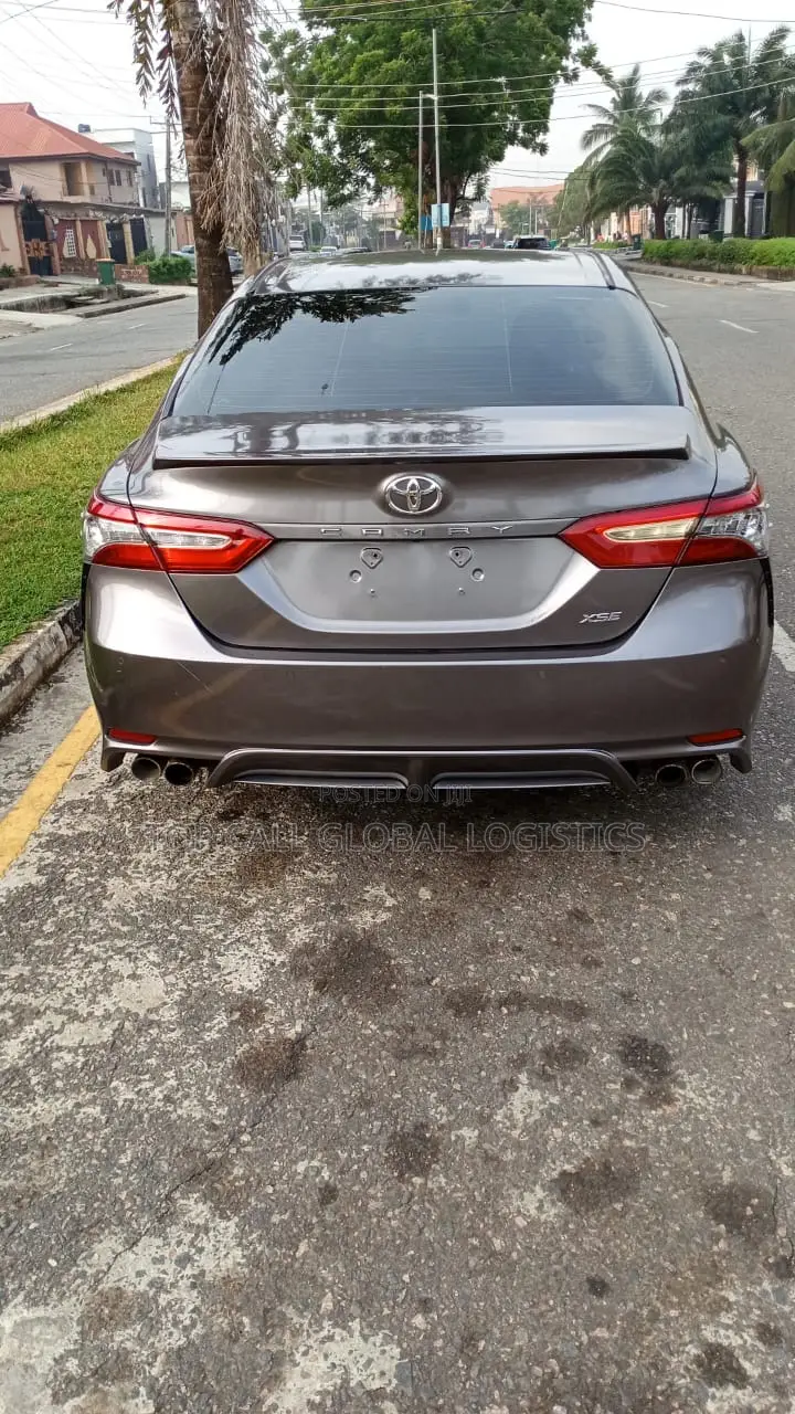 Toyota Camry XSE FWD (2.5L 4cyl 8AM) 2018 Gray