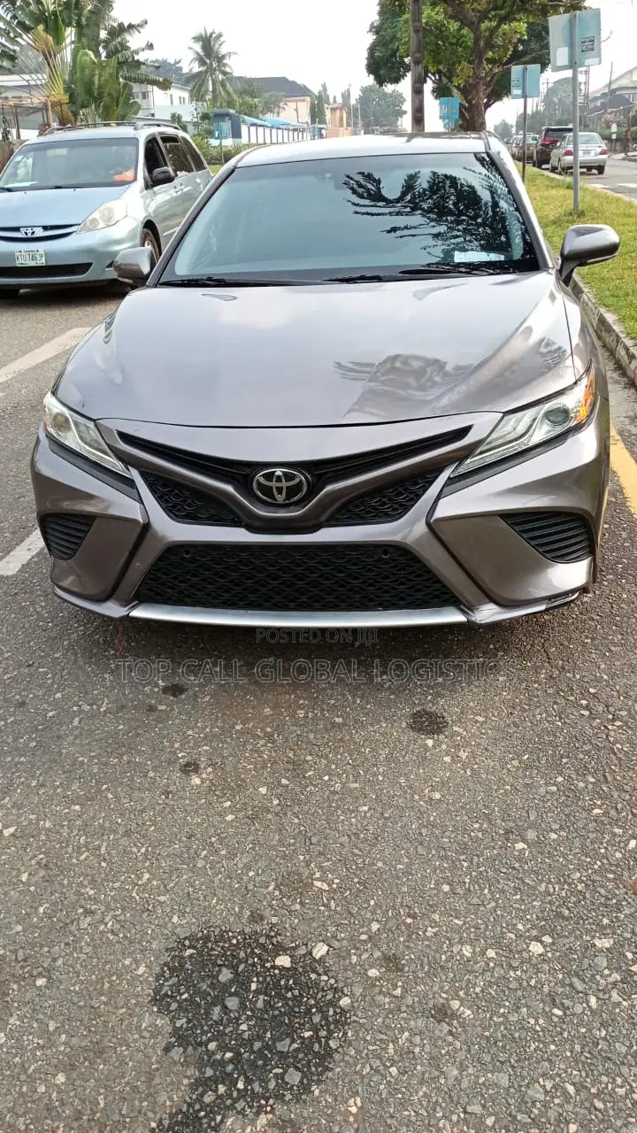 Toyota Camry XSE FWD (2.5L 4cyl 8AM) 2018 Gray