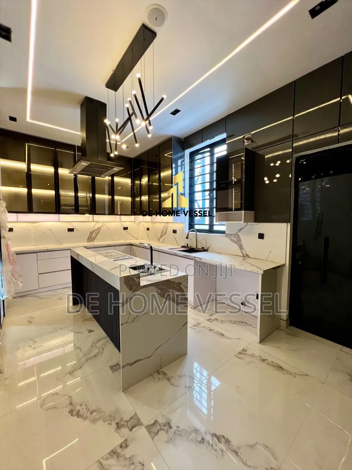 5bdrm Duplex in Lekki Phase 1 for sale