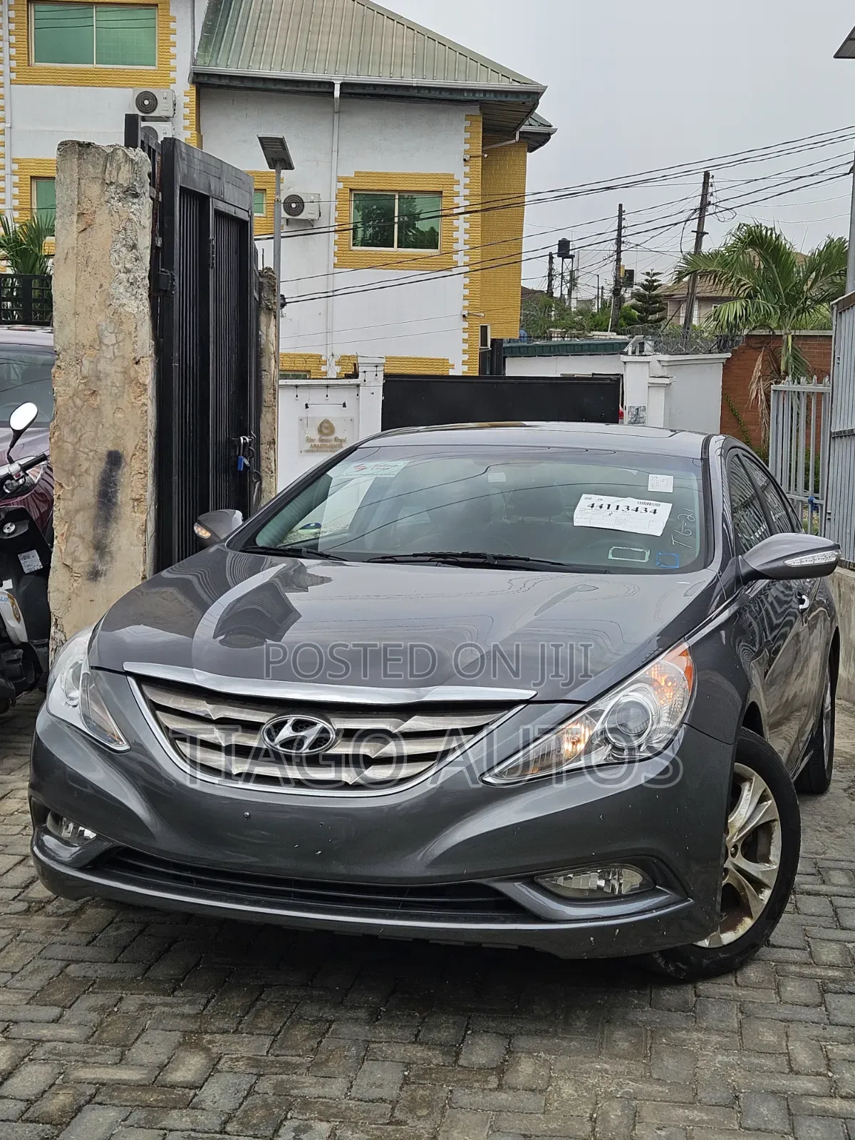 Hyundai Sonata Limited 2.0T Sedan (2.0L 4cyl 6A) 2011 Gray