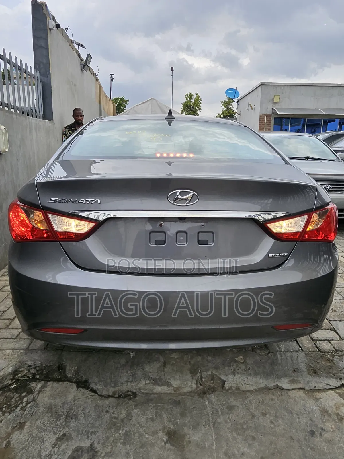 Hyundai Sonata Limited 2.0T Sedan (2.0L 4cyl 6A) 2011 Gray
