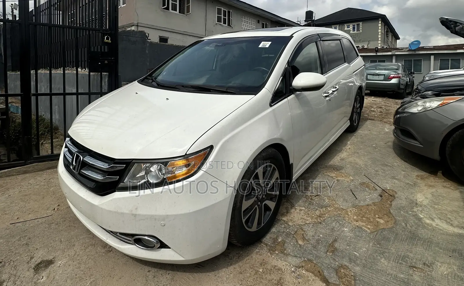 Honda Accord Touring V-6 4dr Sedan (3.5L 6cyl 6A) 2014 White