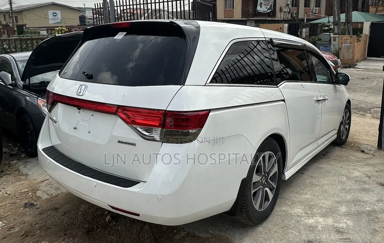 Honda Accord Touring V-6 4dr Sedan (3.5L 6cyl 6A) 2014 White