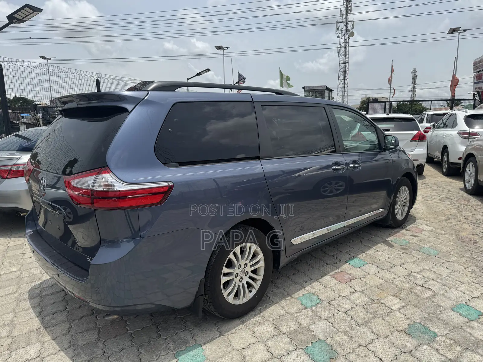 Toyota Sienna XLE 7-Passenger 4dr Minivan AWD (3.5L 6cyl 6A) 2015 Blue