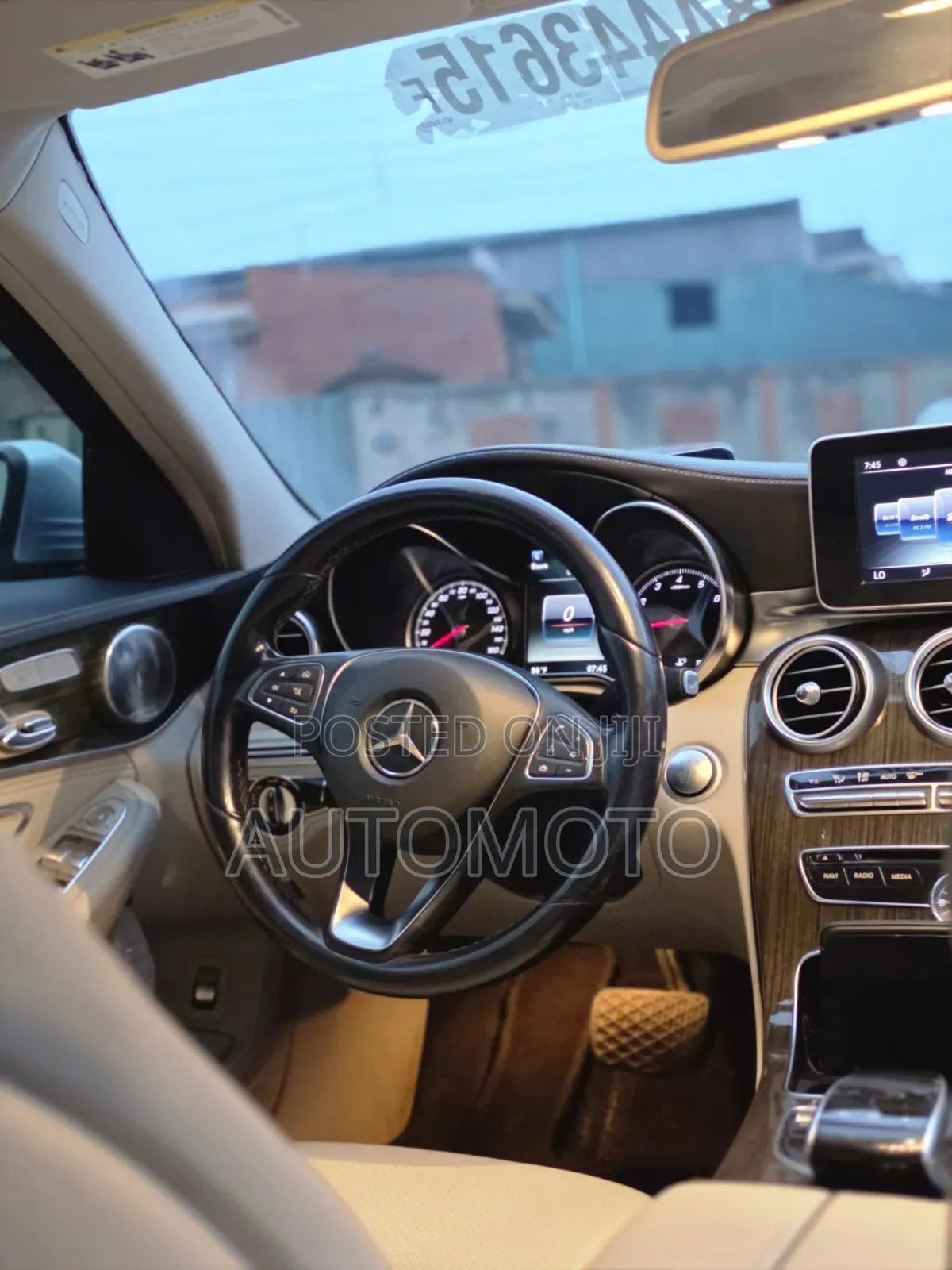 Mercedes-Benz C300 Luxury 4dr AWD 4Matic Sedan (2.0L 4cyl 7A) 2015