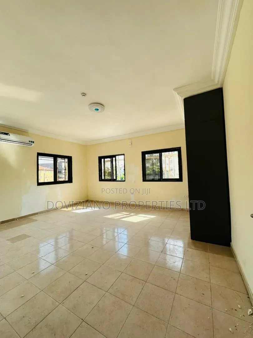 3bdrm Apartment in Lekki Phase 1 for rent