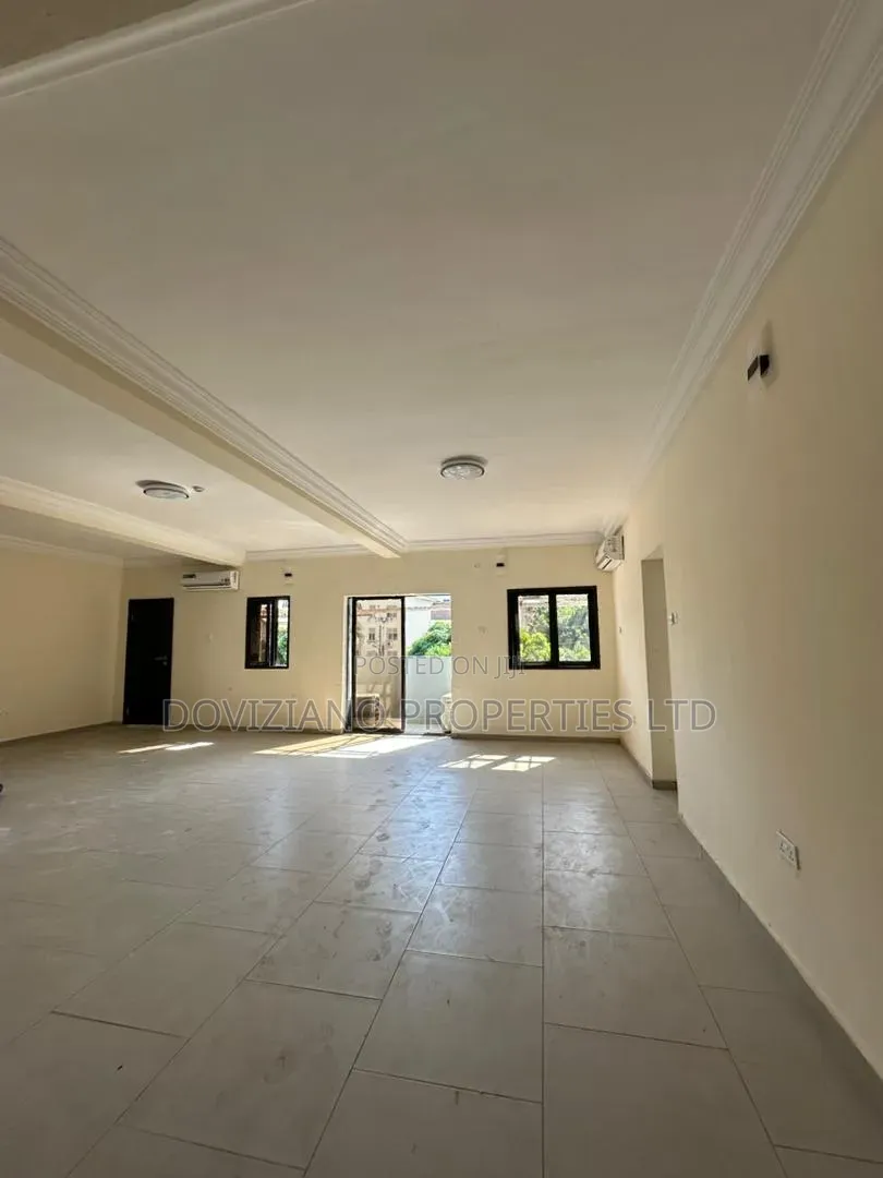 3bdrm Apartment in Lekki Phase 1 for rent