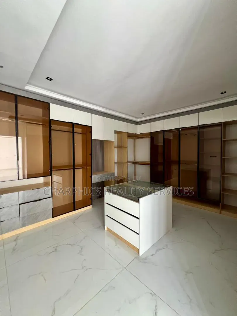 6bdrm Duplex in Ikate for sale