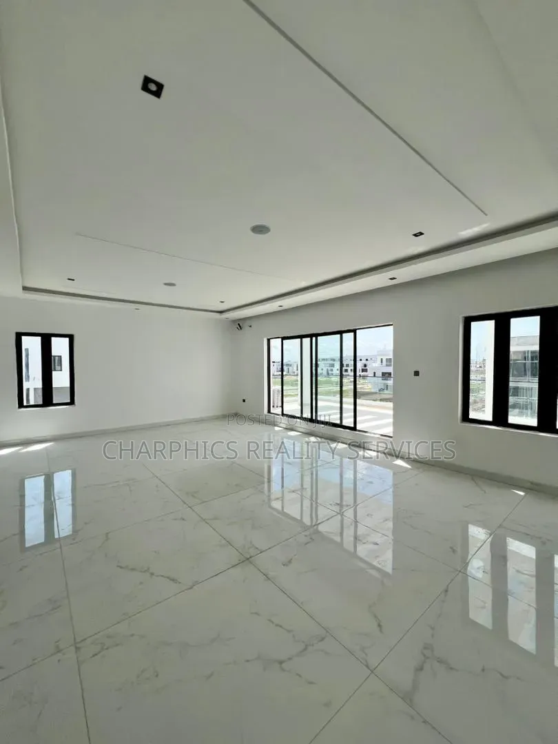 6bdrm Duplex in Ikate for sale