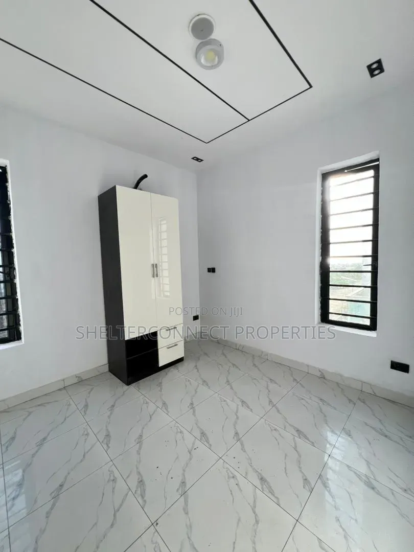 6bdrm Duplex in Ikate for sale