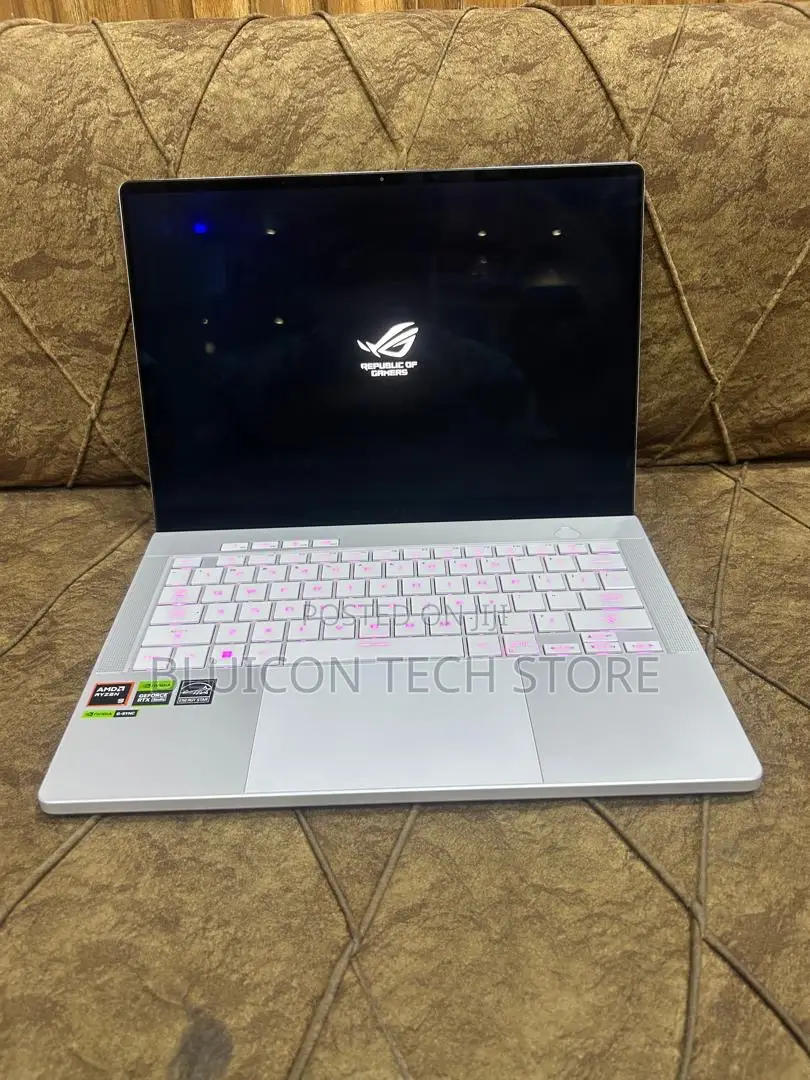 Laptop Asus ROG Zephyrus G14 16GB AMD Ryzen 9 SSD 1T
