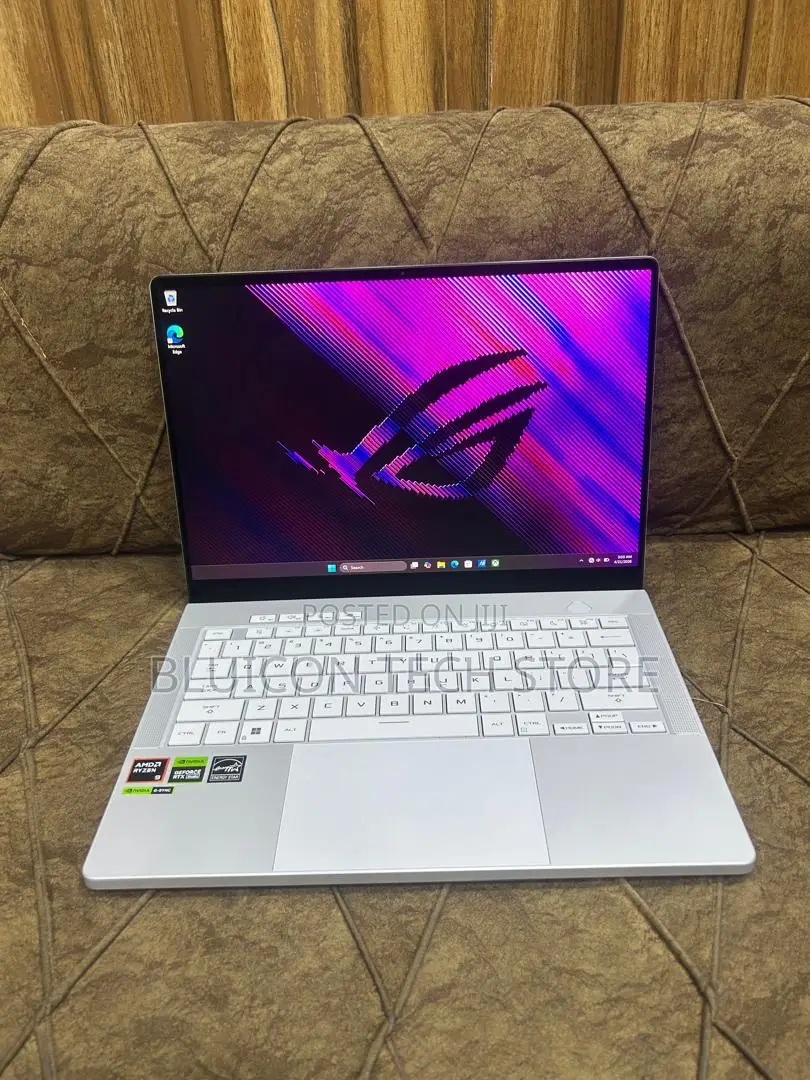 Laptop Asus ROG Zephyrus G14 16GB AMD Ryzen 9 SSD 1T