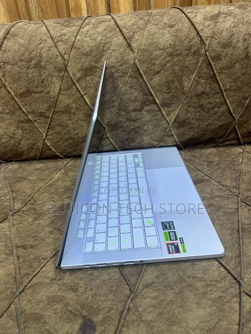 Laptop Asus ROG Zephyrus G14 16GB AMD Ryzen 9 SSD 1T