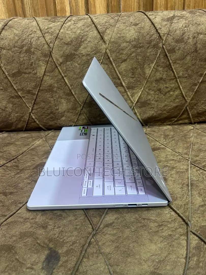Laptop Asus ROG Zephyrus G14 16GB AMD Ryzen 9 SSD 1T