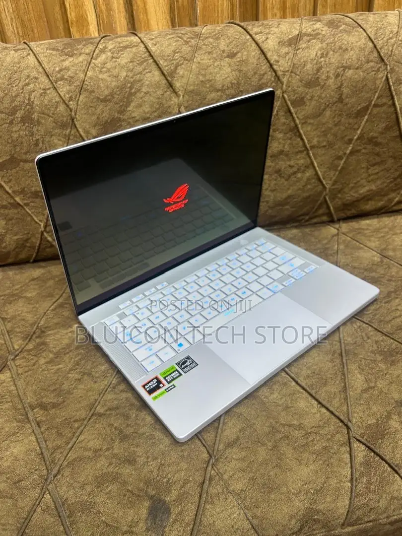 Laptop Asus ROG Zephyrus G14 16GB AMD Ryzen 9 SSD 1T