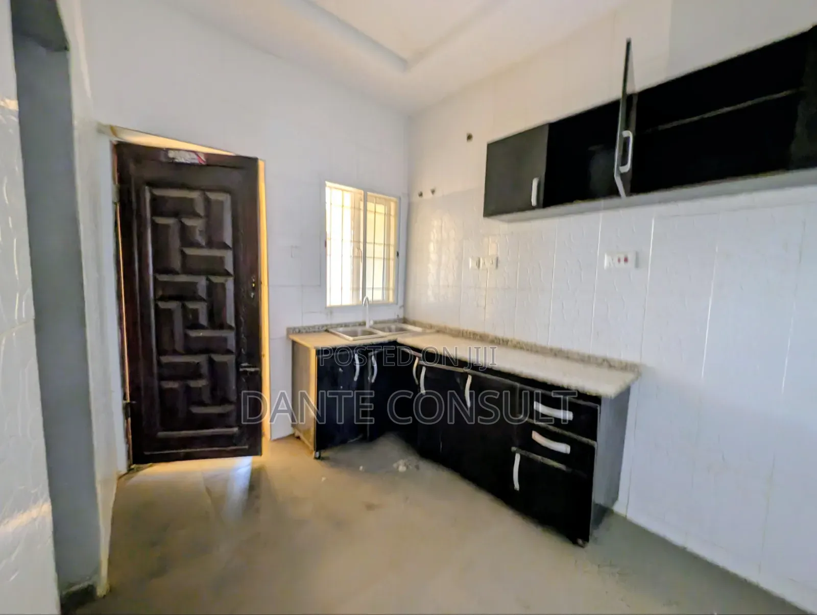 3bdrm Block of Flats in Kaura for rent