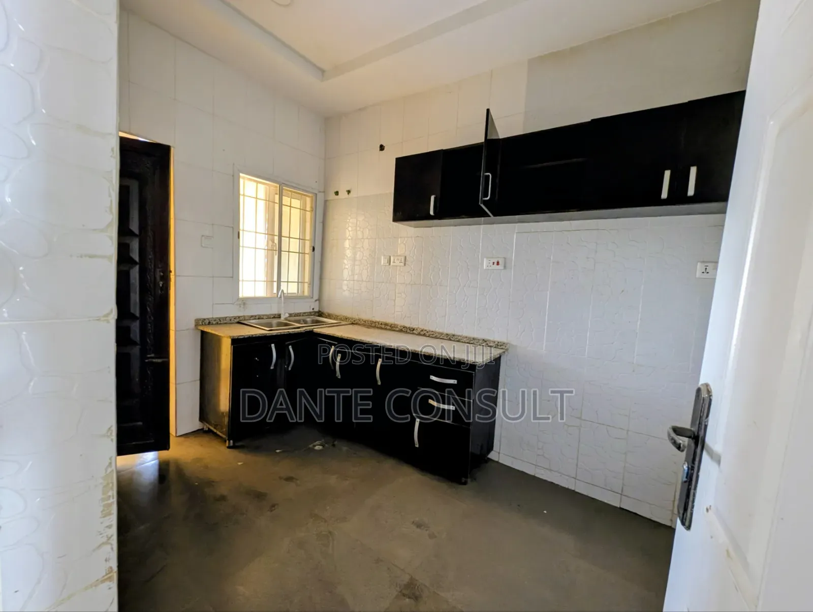 3bdrm Block of Flats in Kaura for rent