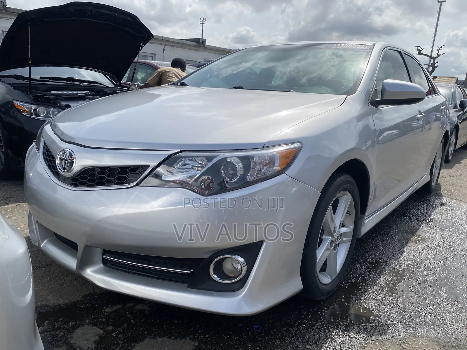 Toyota Camry SE V6 4dr Sedan (3.5L 6cyl 6A) 2013 Silver