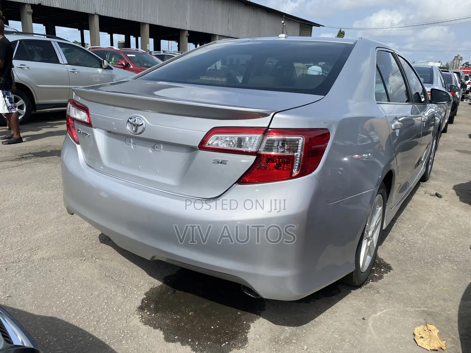 Toyota Camry SE V6 4dr Sedan (3.5L 6cyl 6A) 2013 Silver
