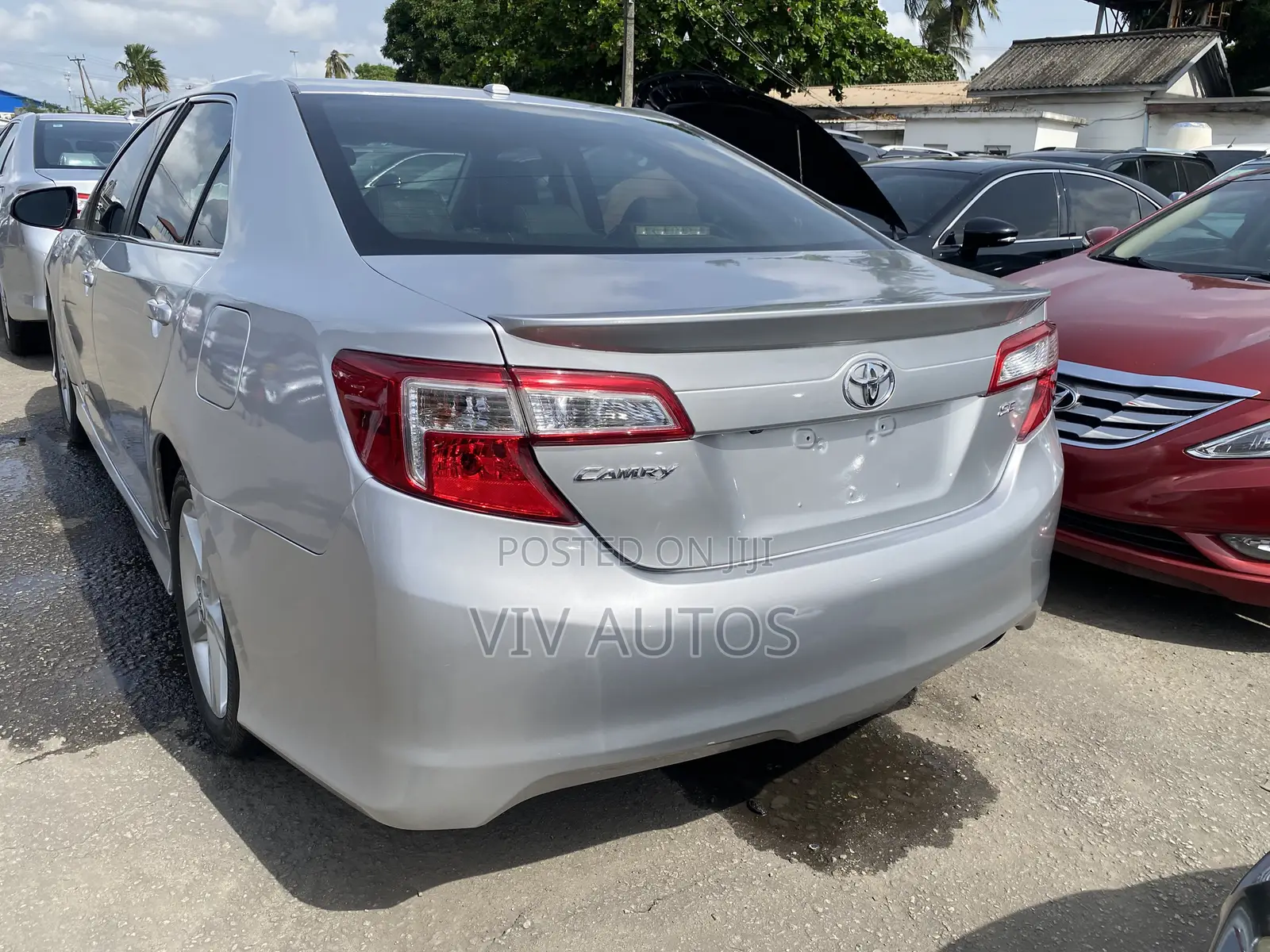 Toyota Camry SE V6 4dr Sedan (3.5L 6cyl 6A) 2013 Silver