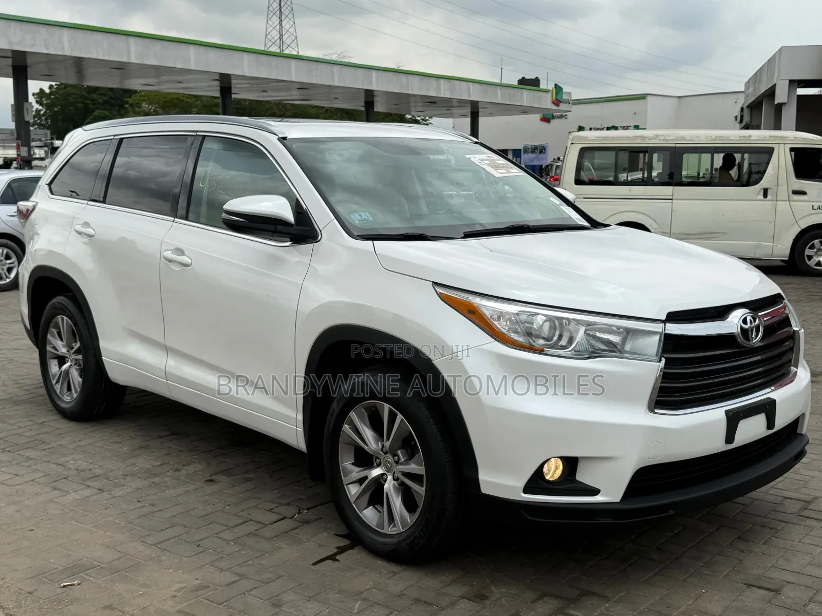 Toyota Highlander XLE 4dr SUV AWD (3.5L 6cyl 6A) 2015 Off white