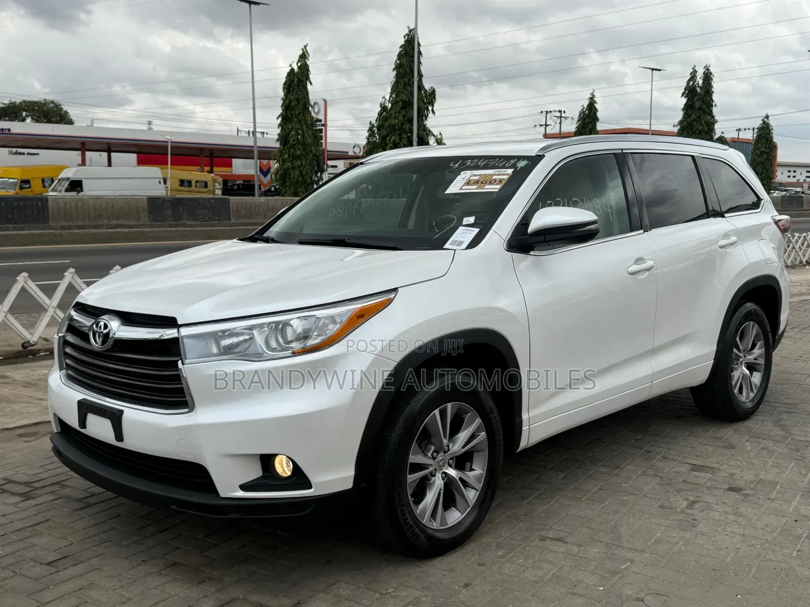 Toyota Highlander XLE 4dr SUV AWD (3.5L 6cyl 6A) 2015 Off white