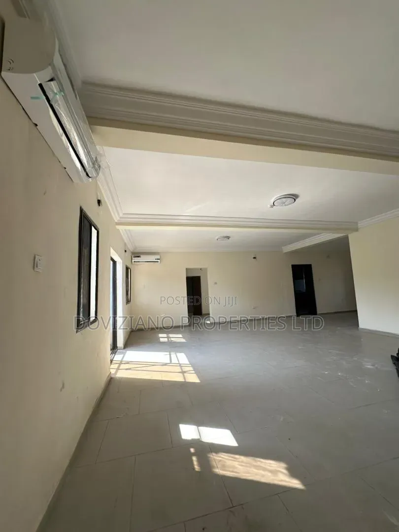 3bdrm Apartment in Lekki Phase 1 for rent