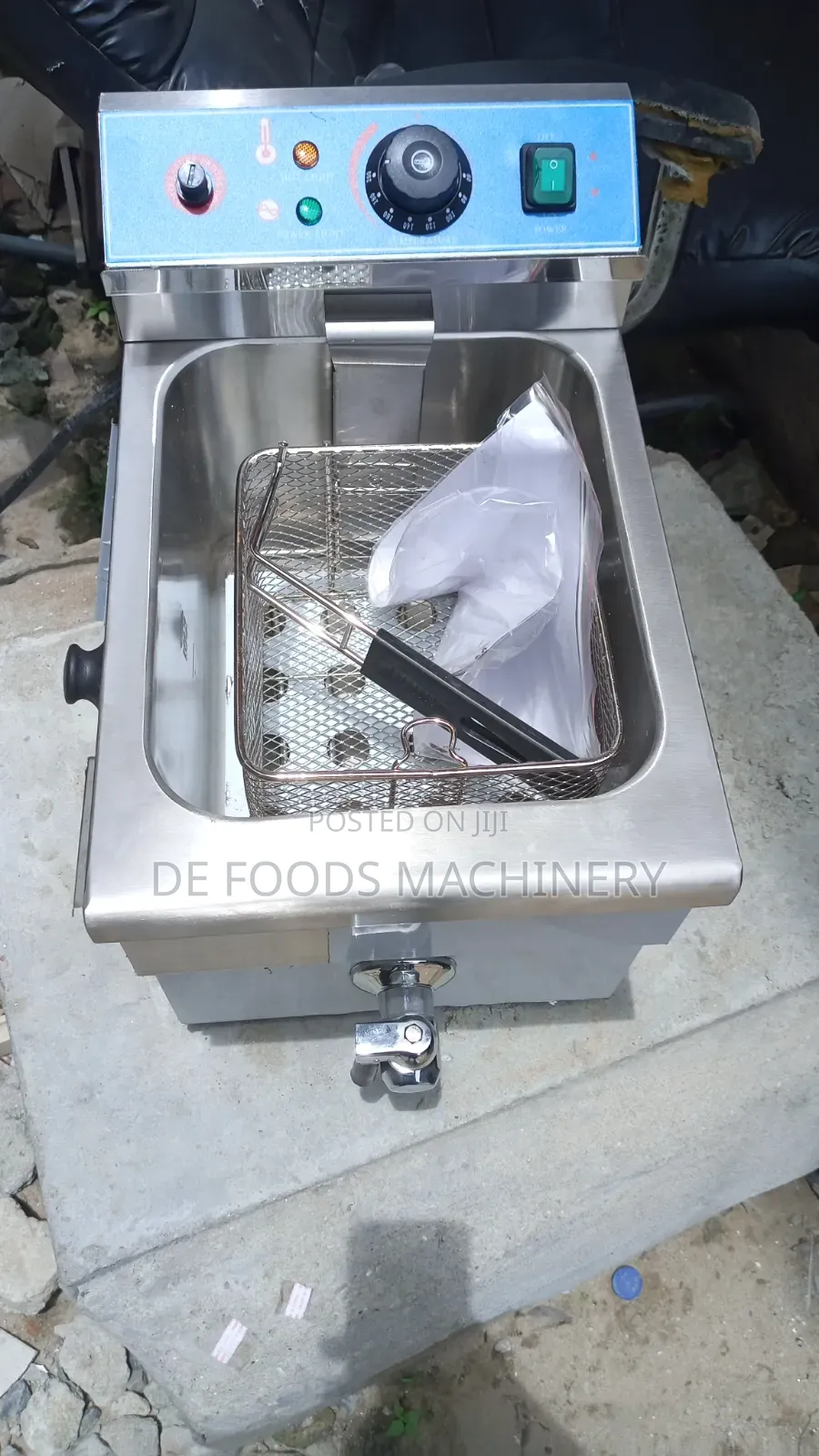 Electric Deeper Fryer With Tap