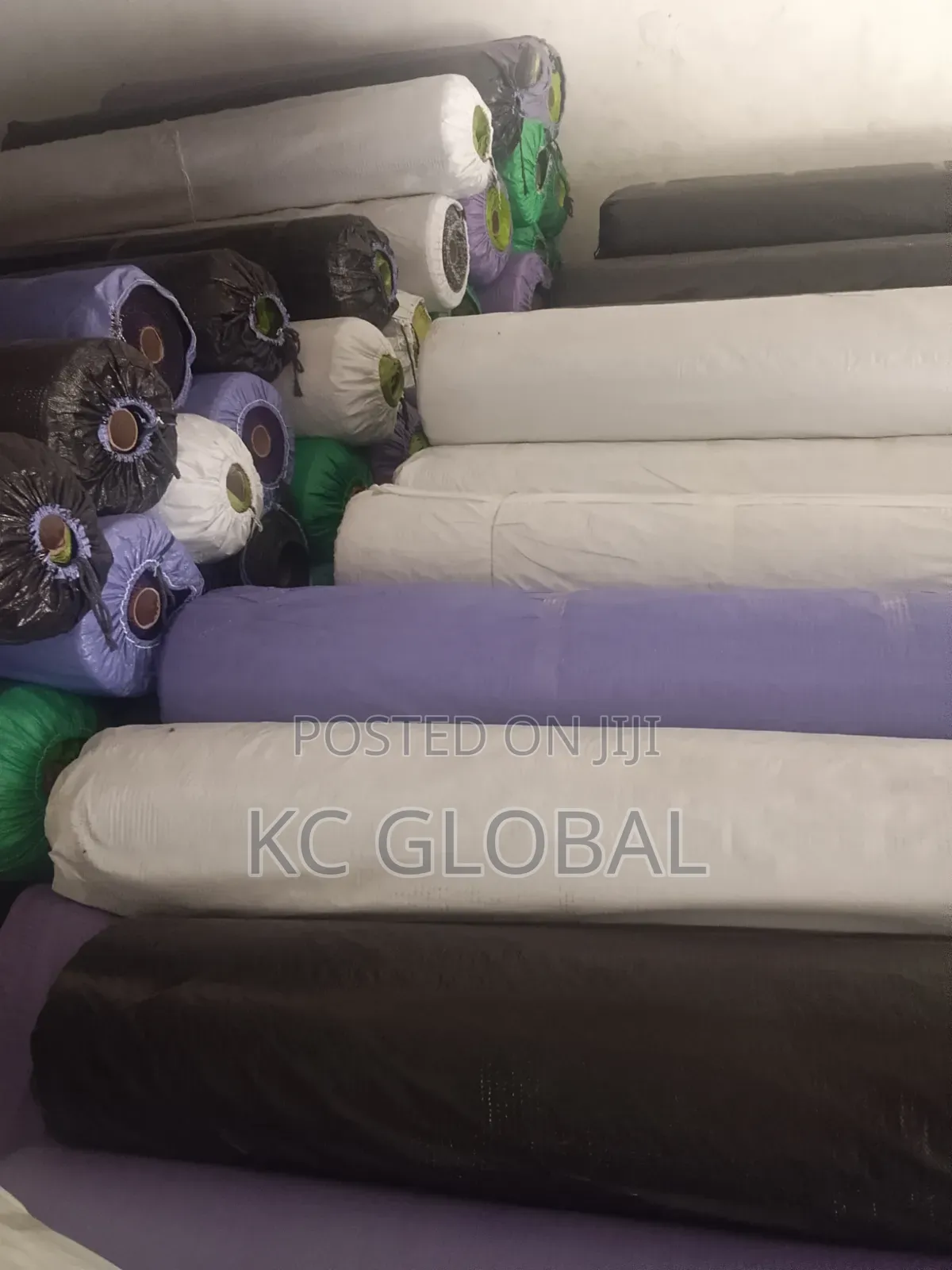 Artificial Grass. Available in Different Sizes and Colors.High Quality