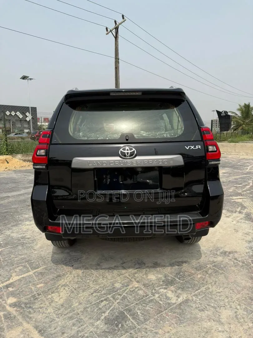 New Toyota Land Cruiser Prado 2.7 2023 Black