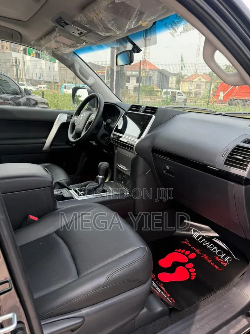 New Toyota Land Cruiser Prado 2.7 2023 Black