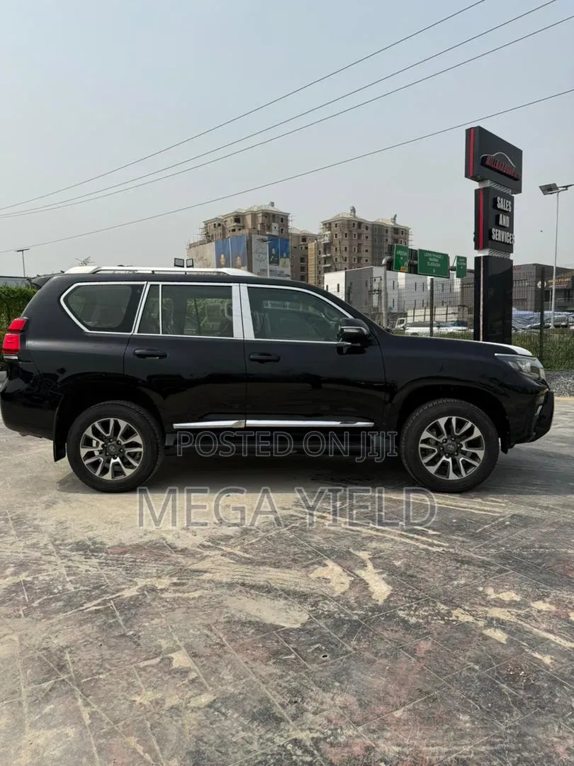 New Toyota Land Cruiser Prado 2.7 2023 Black