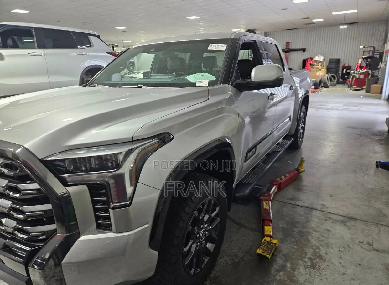 Toyota Tundra 2023 Silver