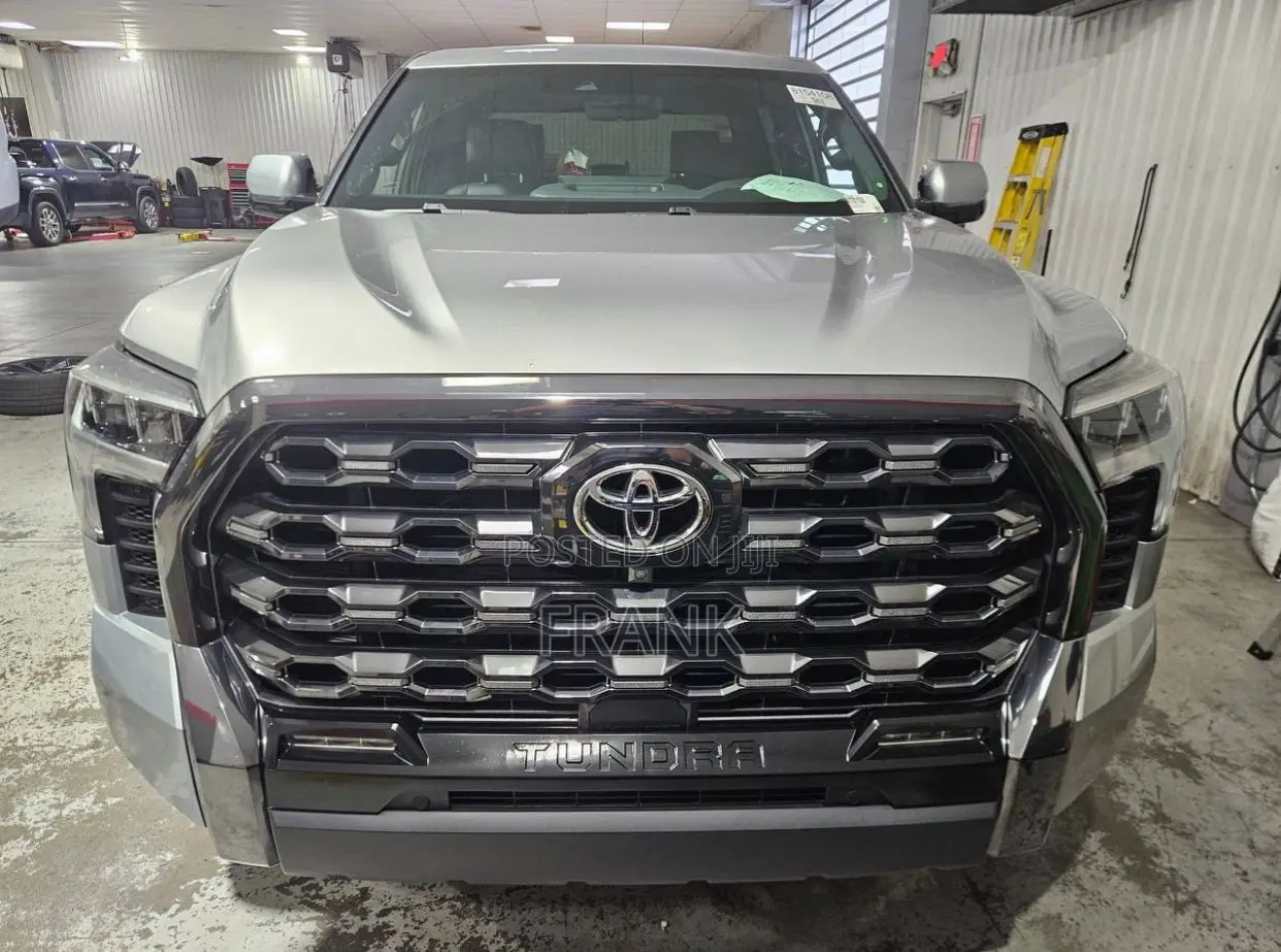 Toyota Tundra 2023 Silver