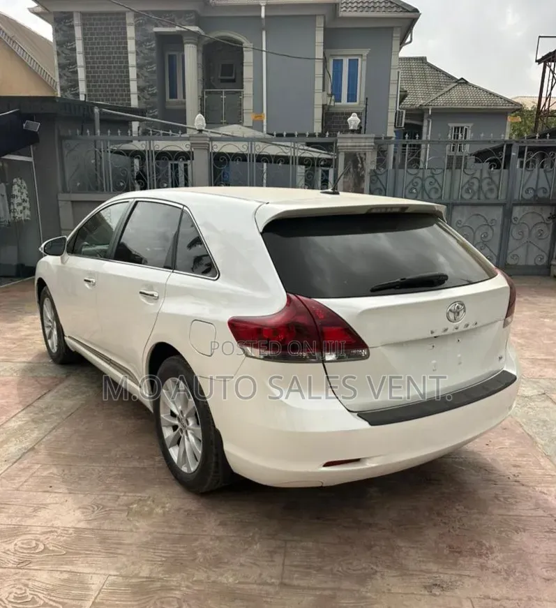 Toyota Venza XLE 2013 White