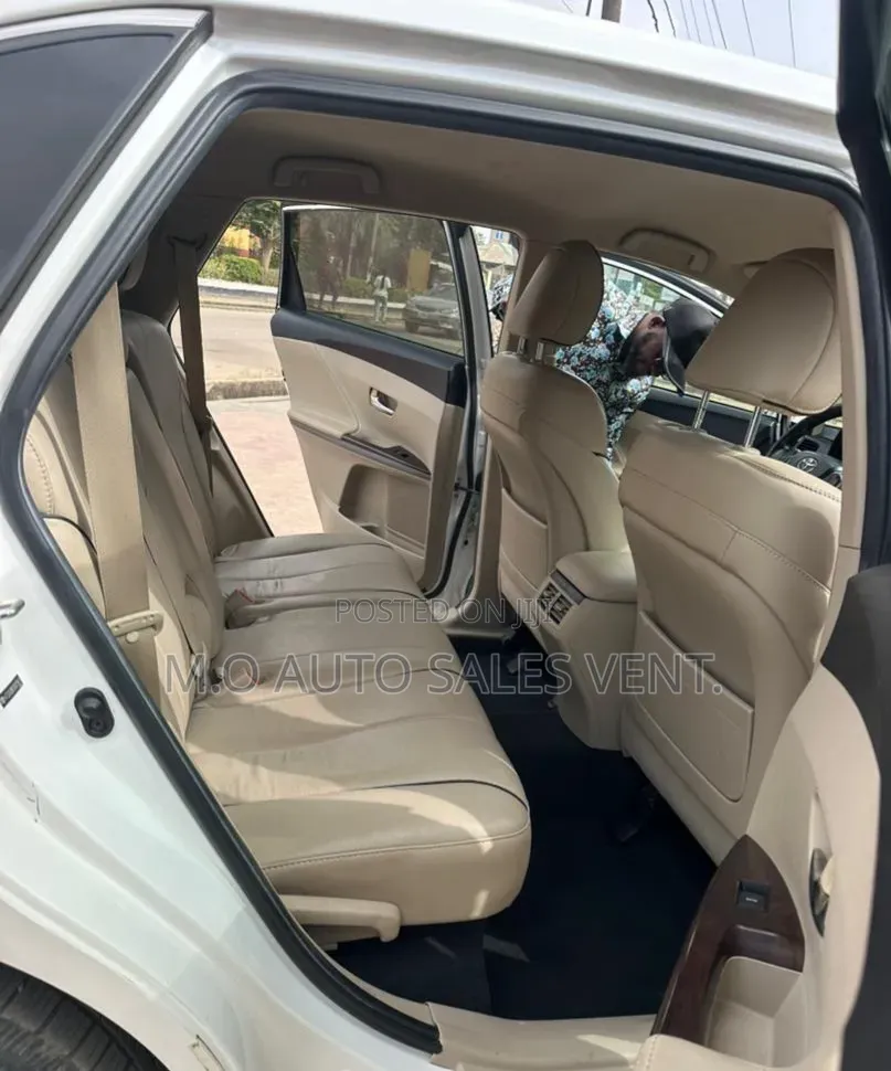 Toyota Venza XLE 2013 White