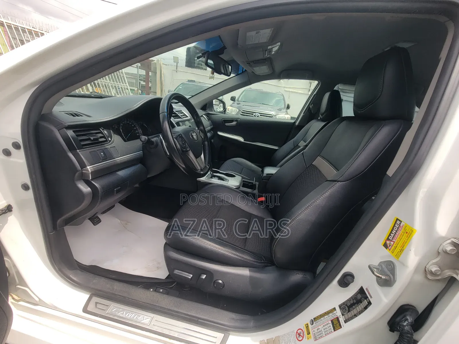 Toyota Camry SE 4dr Sedan (2.5L 4cyl 6A) 2012 White