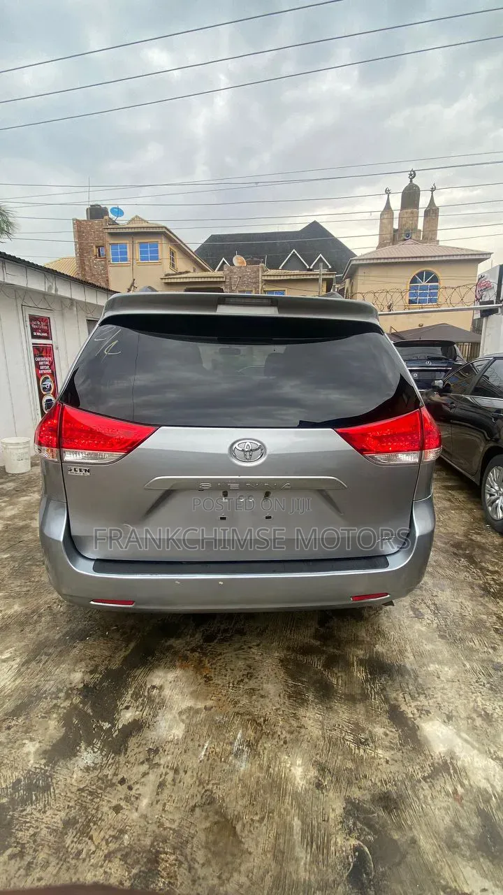 Toyota Sienna 2012 Gray