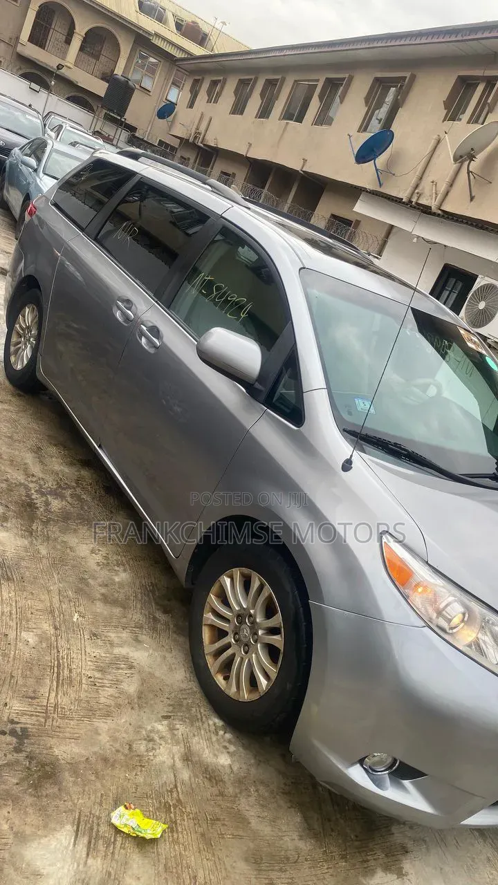 Toyota Sienna 2012 Gray