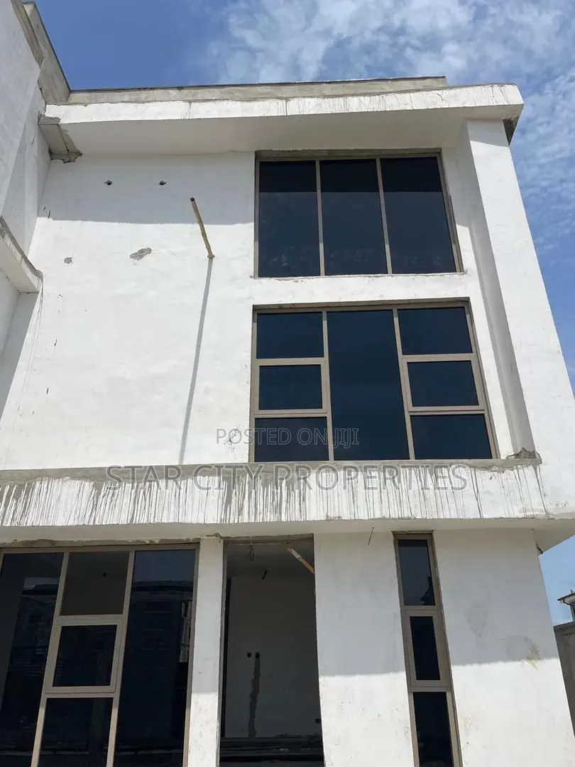 2bdrm Apartment in Chevron Lekki Lagos for sale