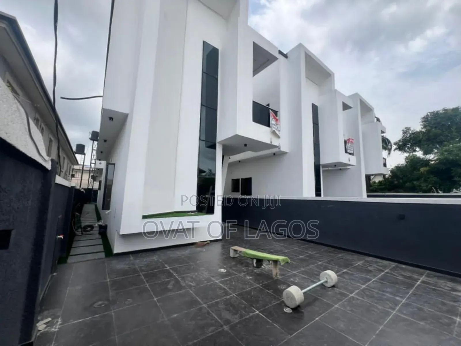 4bdrm Duplex in Thomas Estate for sale