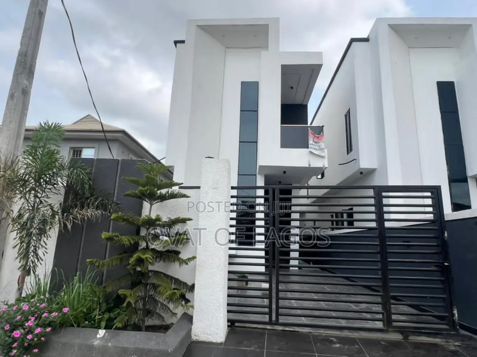 4bdrm Duplex in Thomas Estate for sale