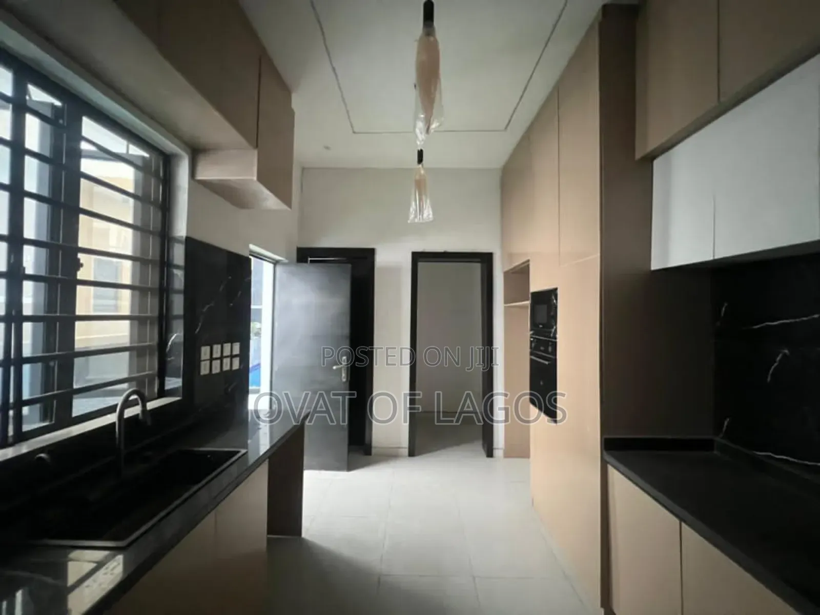 4bdrm Duplex in Thomas Estate for sale
