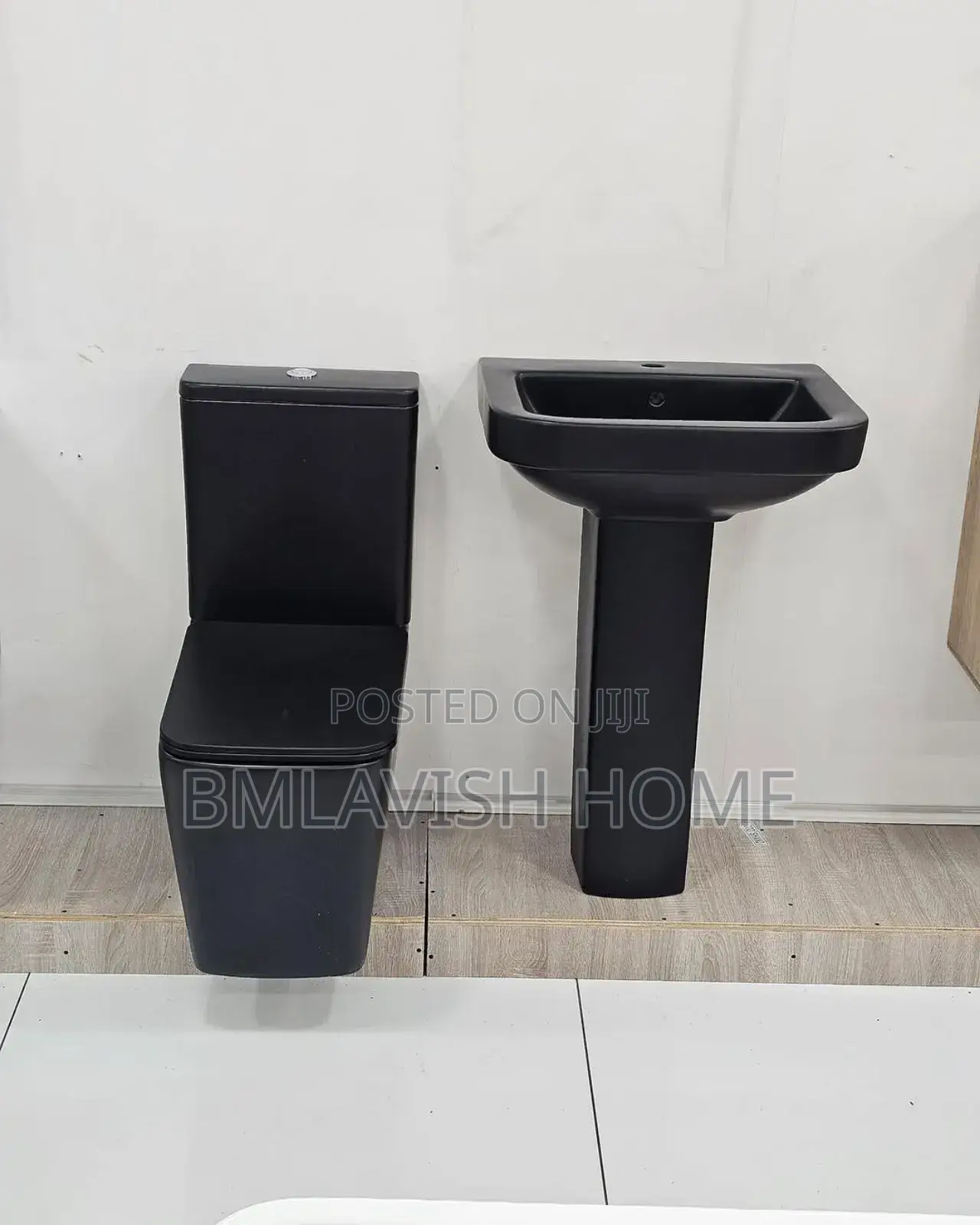 Black Water Closet With Standing Basin Set