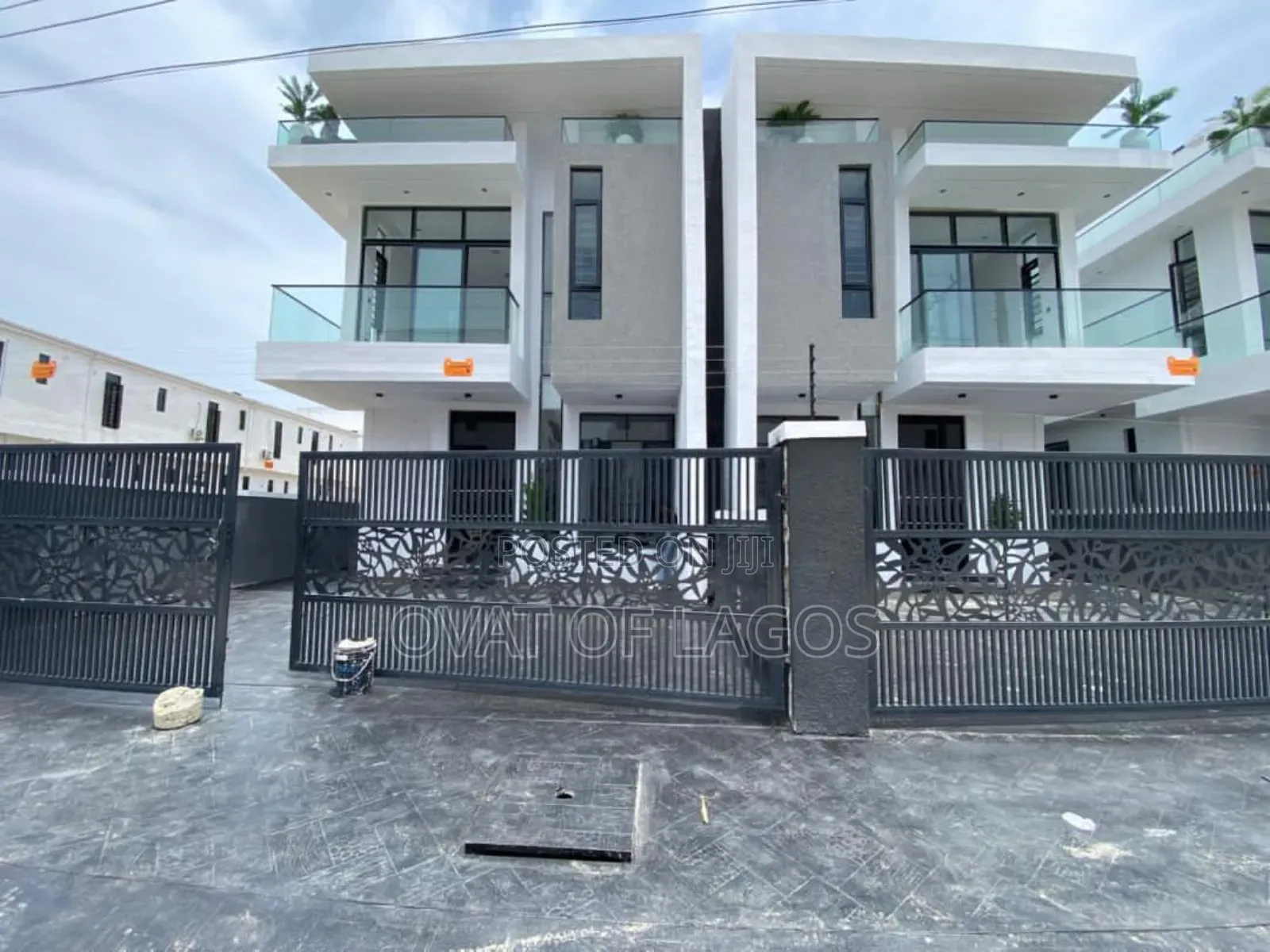 4bdrm Duplex in Ikota Villa Estate for sale