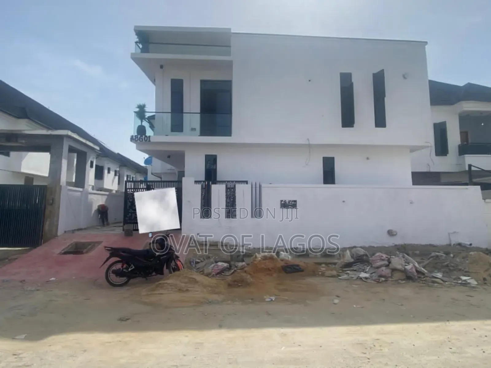 4bdrm Duplex in Ikota Villa for sale