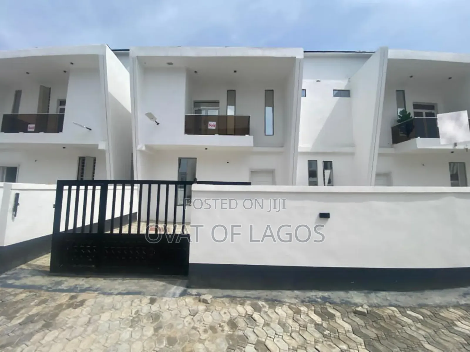 4bdrm Duplex in Ikota Villa for rent