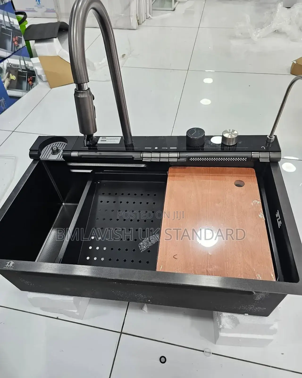 Luxury Kitchen Sink With Complete Accessories