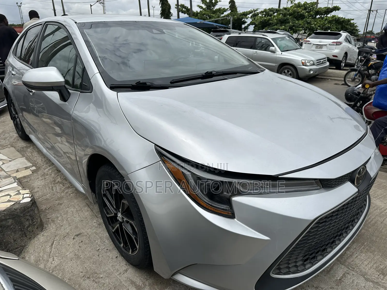 Toyota Corolla LE 2020 Silver